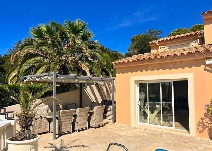 Lei Sambro, Familienfreundlich, Pool Und Toller Meerblick, Ruhig Gelegen By Riviera Homelife Holiday home Saint Aygulf